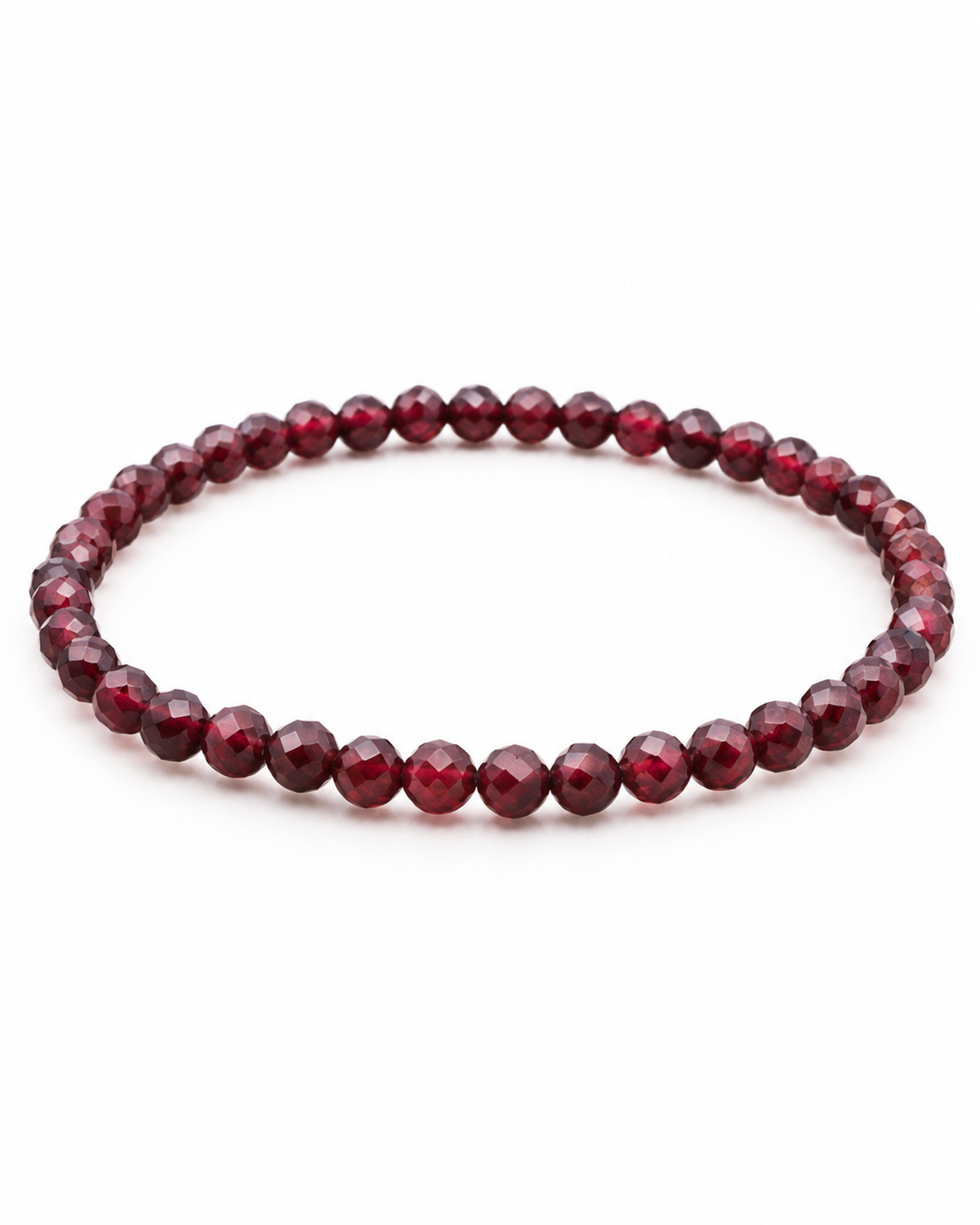 Bracelet facetté en grenat rouge 4 mm, vue complète sur fond blanc pur