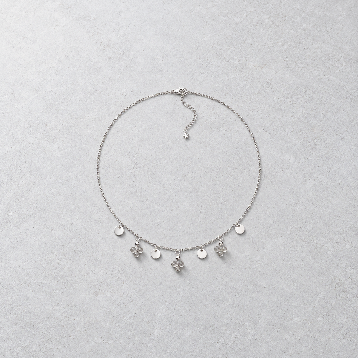 Collier en cristal de roche tourmaliné : drapé et éléments pendants