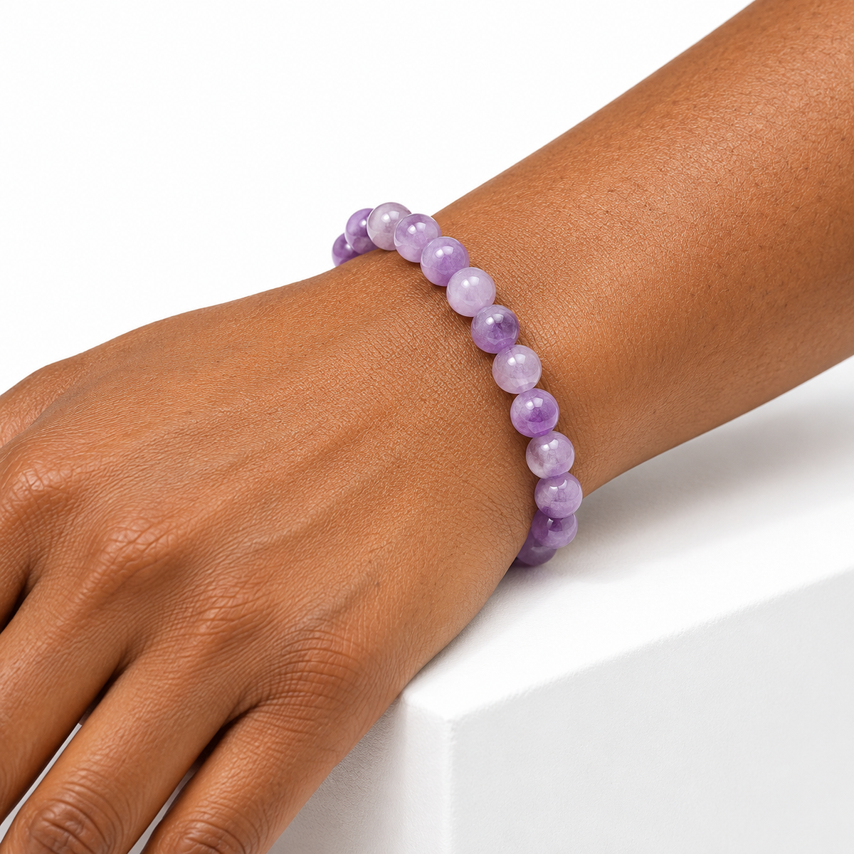 Bracelet en améthyste 8 mm taille 0 : main au repos