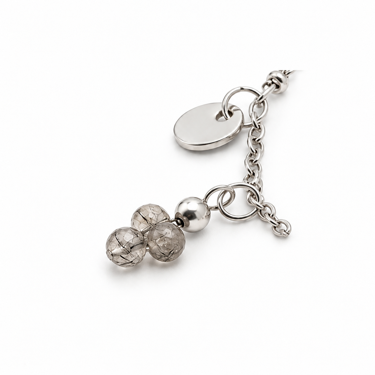 Collier en cristal de roche tourmaliné : rythme du métal et des pierres