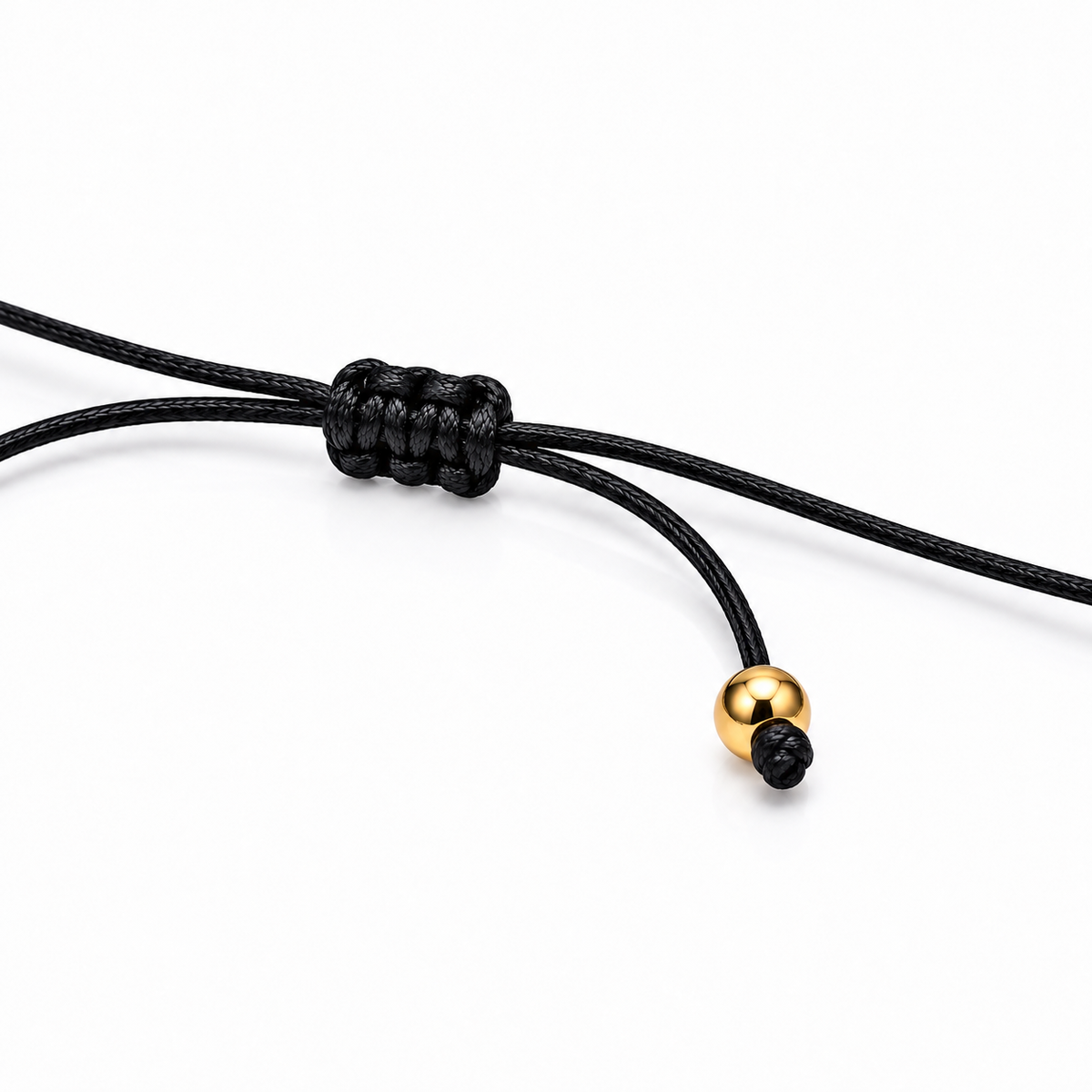 Nœud coulissant et extrémité du cordon du bracelet sodalite et détails dorés