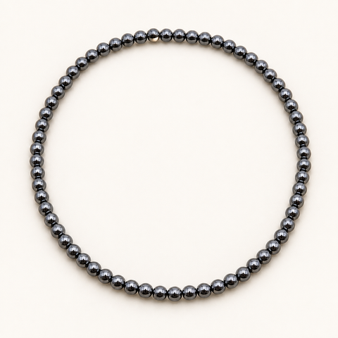 Collier en hématite 6 mm - 45 cm sur fond Nacre MilAura