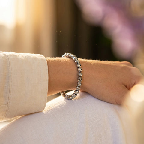 Bracelet Hematite porte au poignet