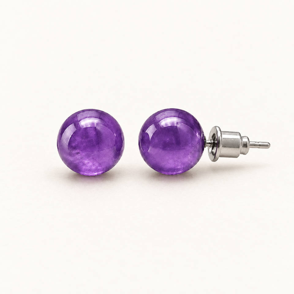 Boucles d'oreilles puces en améthyste - 8 mm sur fond Nacre MilAura