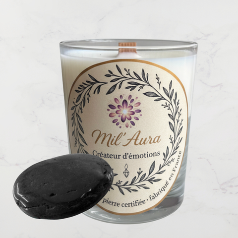 Bougie Protection - Obsidienne noire présentée de face avec sa pierre sur fond clair