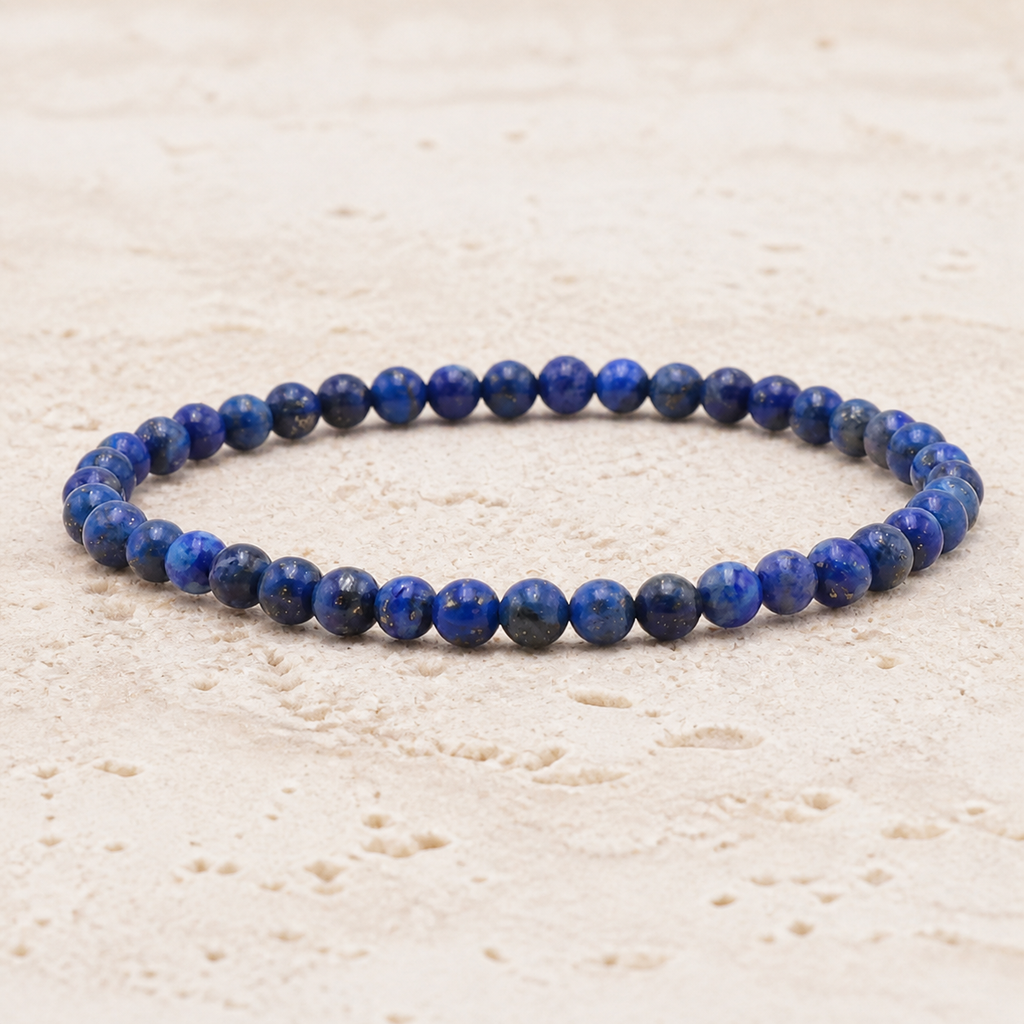 Bracelet en lapis-lazuli 4 mm - 16 à 18 cm sur travertin clair
