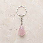 Accessoire porte-clés goutte en quartz rose