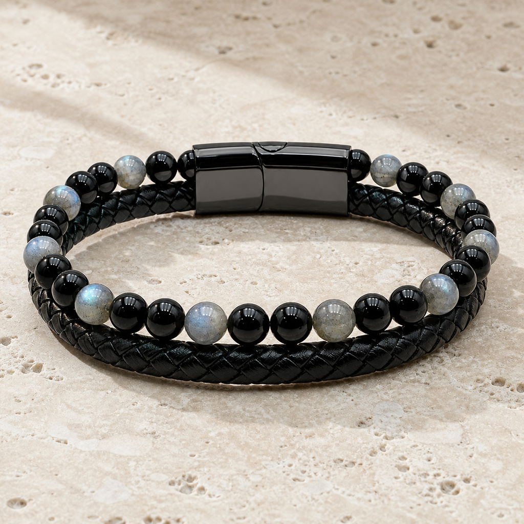 Bracelet Aska noir en labradorite et onyx 6 mm sur travertin clair