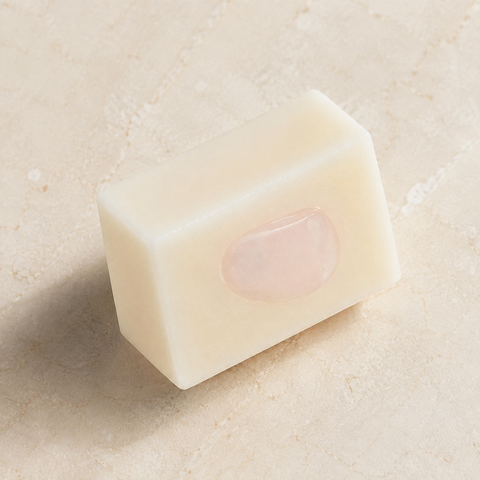 Savon à l'argan ivoire avec sa pierre intégrée, vue complète
