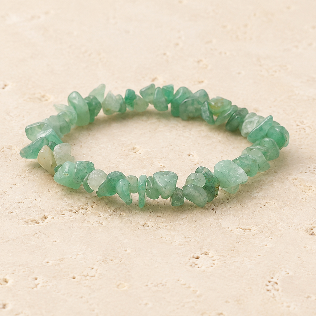 Bracelet baroque en aventurine verte, vue complète sur pierre claire