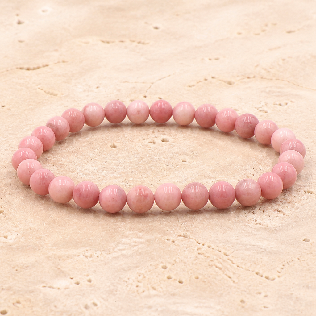 Bracelet en rhodonite d'Australie 6 mm - 16 à 18 cm sur travertin clair