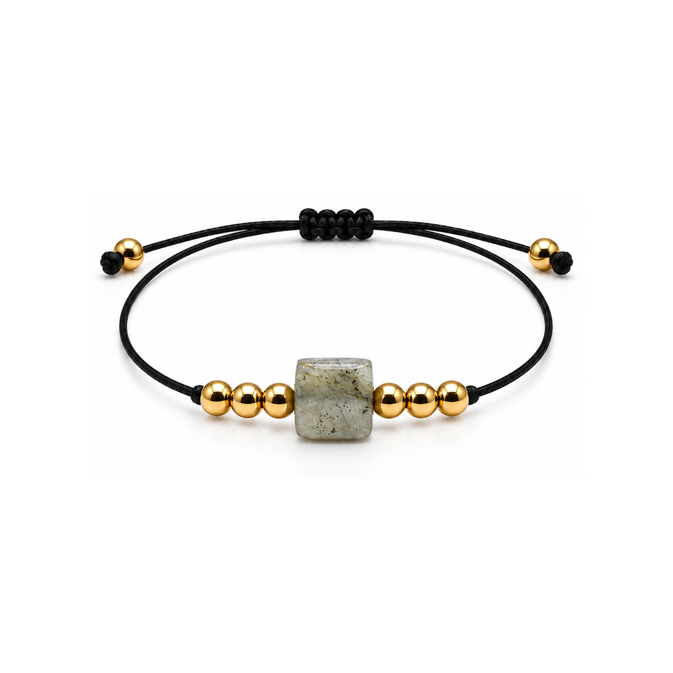 Bracelet doré en labradorite 8 mm, vue complète sur fond blanc pur avec construction et réglage visibles