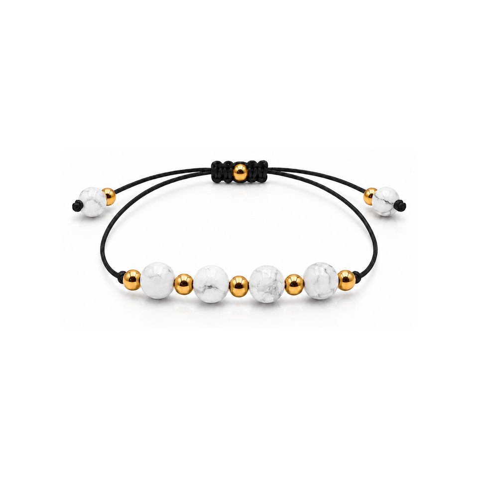Bracelet doré en howlite blanche 6 mm, vue complète sur fond blanc pur avec construction et réglage visibles