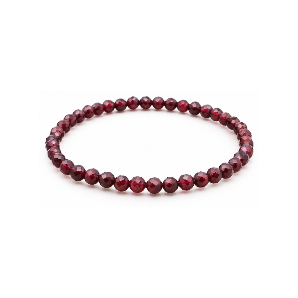 Bracelet facetté en grenat rouge 4 mm, vue complète sur fond blanc pur