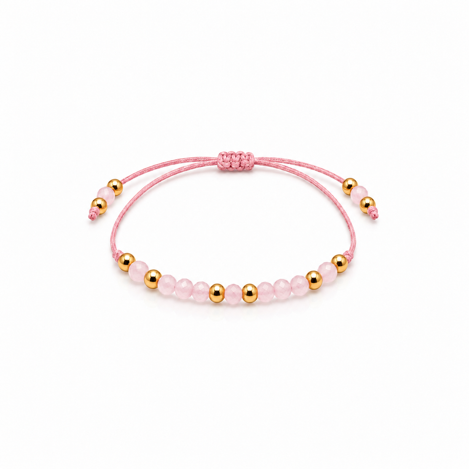 Bracelet quartz rose et perles dorées entier sur fond blanc