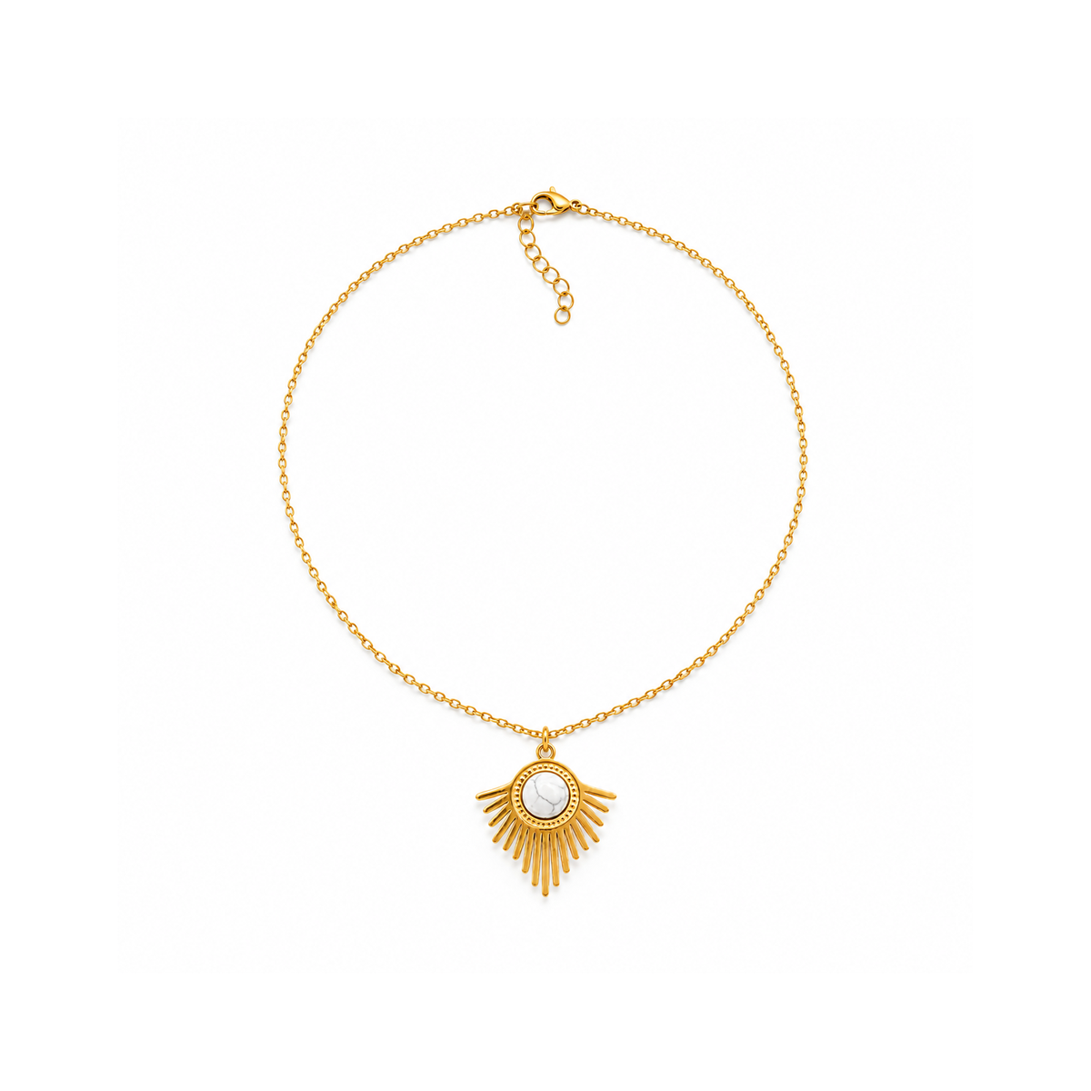 Collier doré en howlite blanche à pendentif rayonnant : collier complet sur blanc