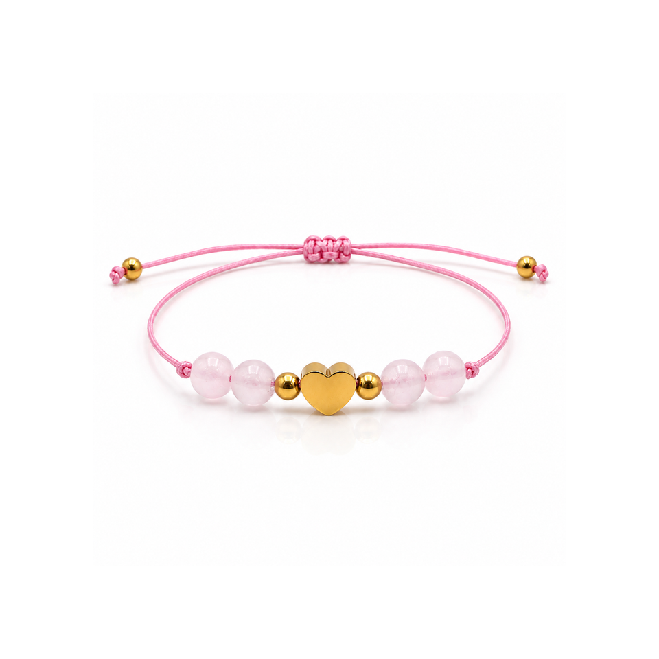 Bracelet cœur doré en quartz rose 6 mm entier, quatre pierres et cordon rose sur fond blanc