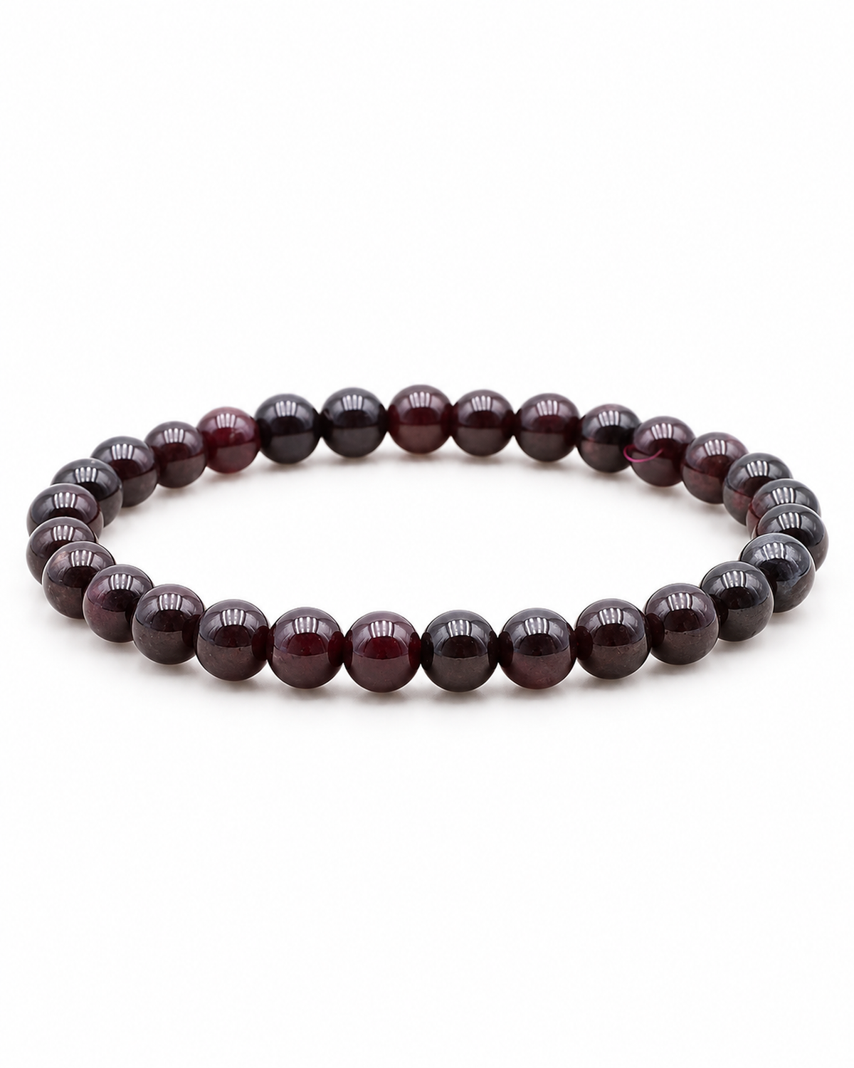 Bracelet en grenat rouge 6 mm, vue complète sur fond blanc pur