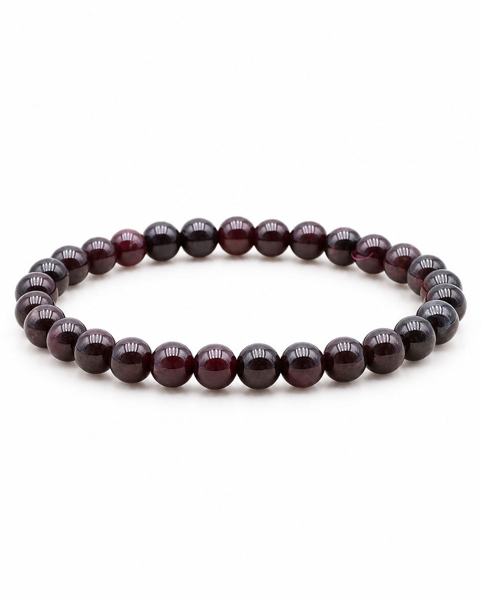 Bracelet en grenat rouge 6 mm, vue complète sur fond blanc pur
