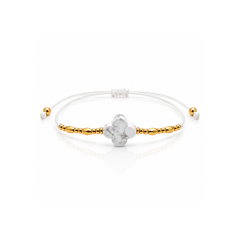 Bracelet fleur en howlite blanche 14 mm entier, éléments dorés et cordon blanc