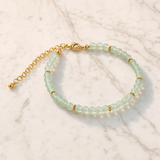 Bracelet Halo doré en aventurine verte sur marbre blanc