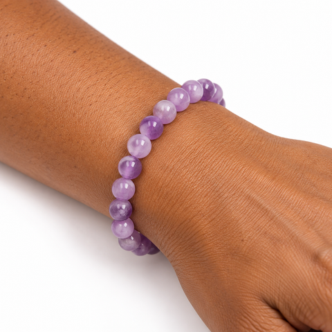 Bracelet en améthyste 8 mm taille 0 : échelle au poignet