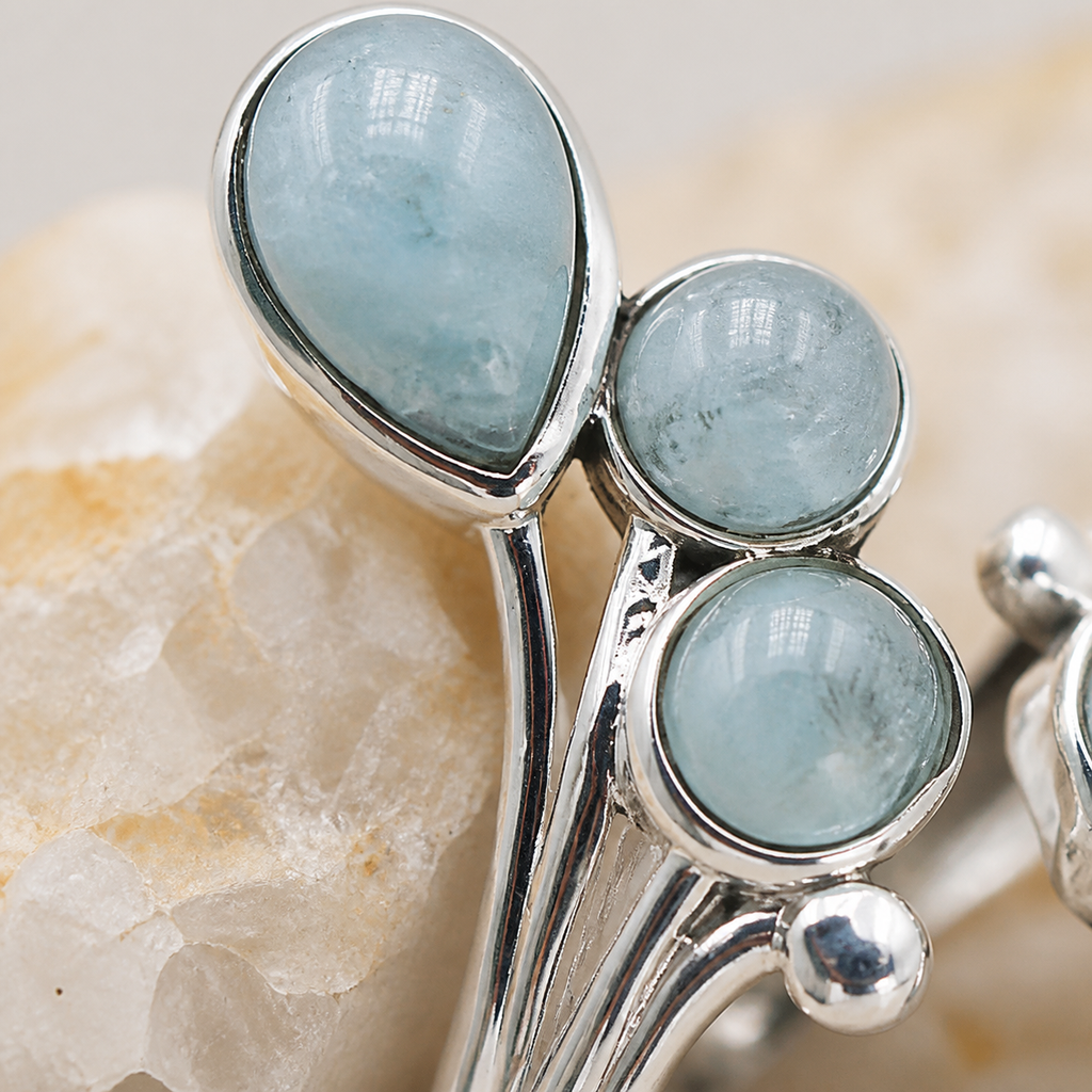 Bague en argent 925 et aigue-marine du Brésil, détail des aigue-marines et de la monture