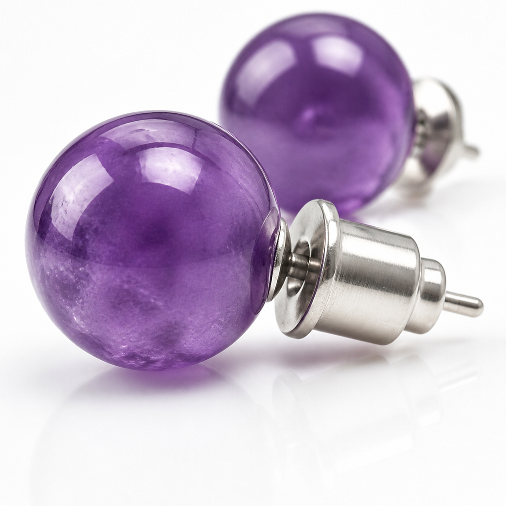 Boucles d'oreilles puces en améthyste - 8 mm, macro de la pierre et du montage
