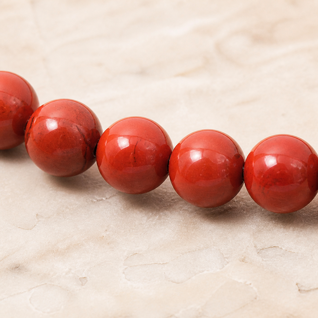 Collier en jaspe rouge 6 mm, 45 cm, détail des perles de jaspe rouge