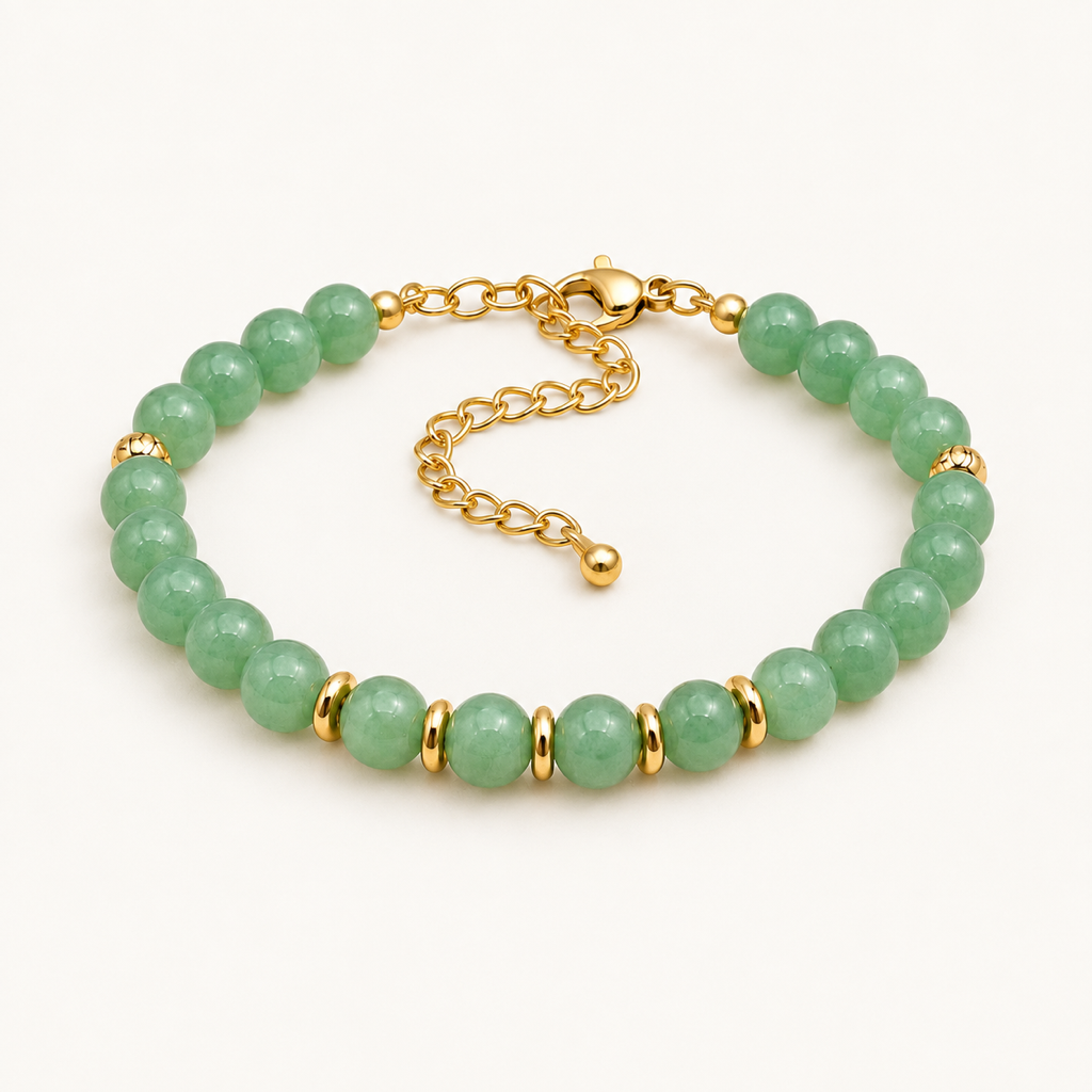 Bracelet Eira doré en aventurine verte 6 mm sur fond Nacre MilAura