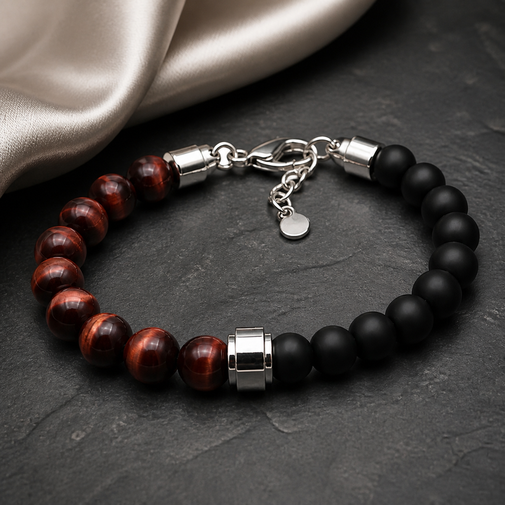 Bracelet Unys argenté en onyx et œil de taureau, présentation complète sur fond sombre contrasté