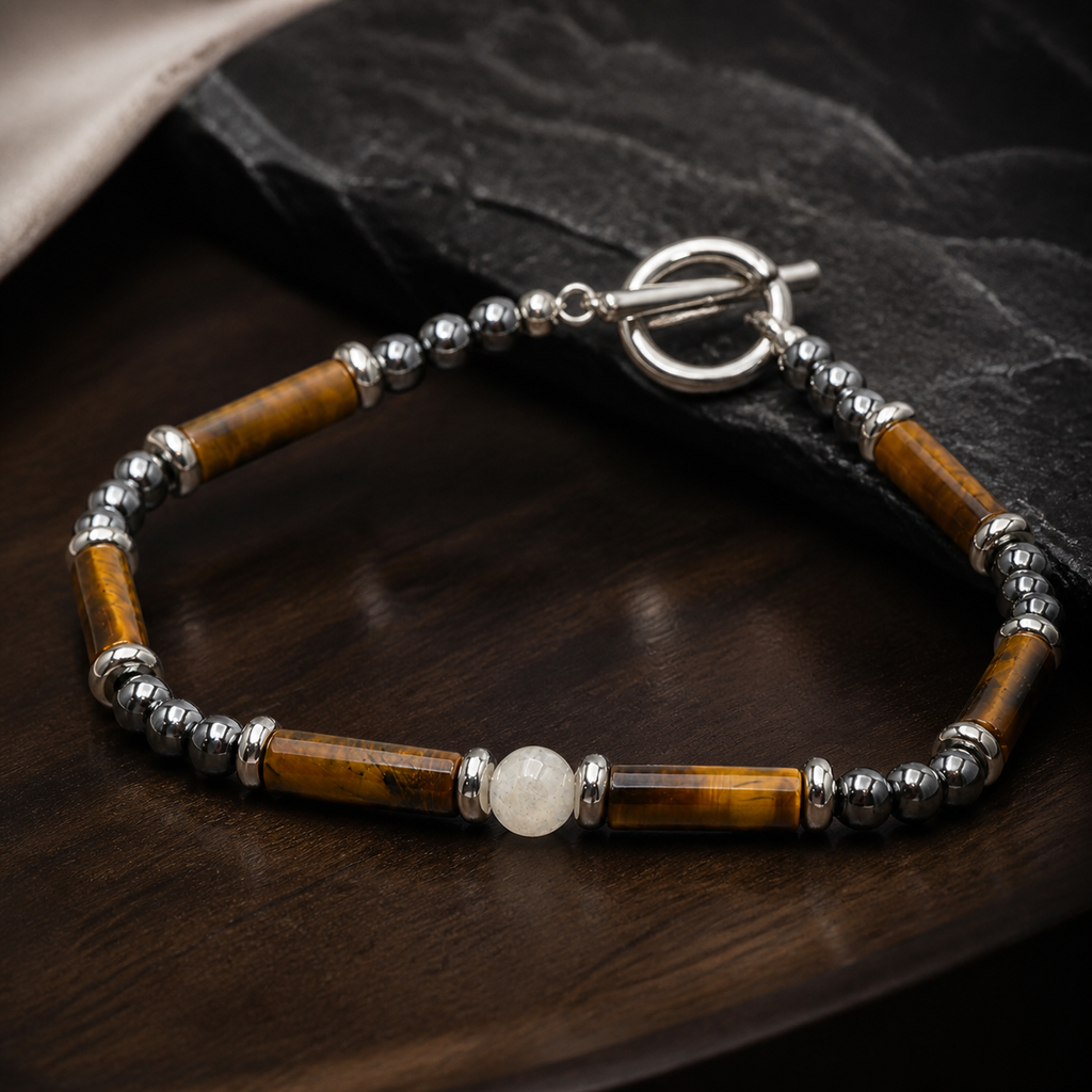 Bracelet Légende en labradorite, œil de tigre et hématite, présentation sur fond sombre