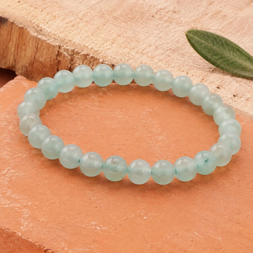 Bracelet en aventurine verte - Perles de 8 mm en nature morte près d’un feuillage