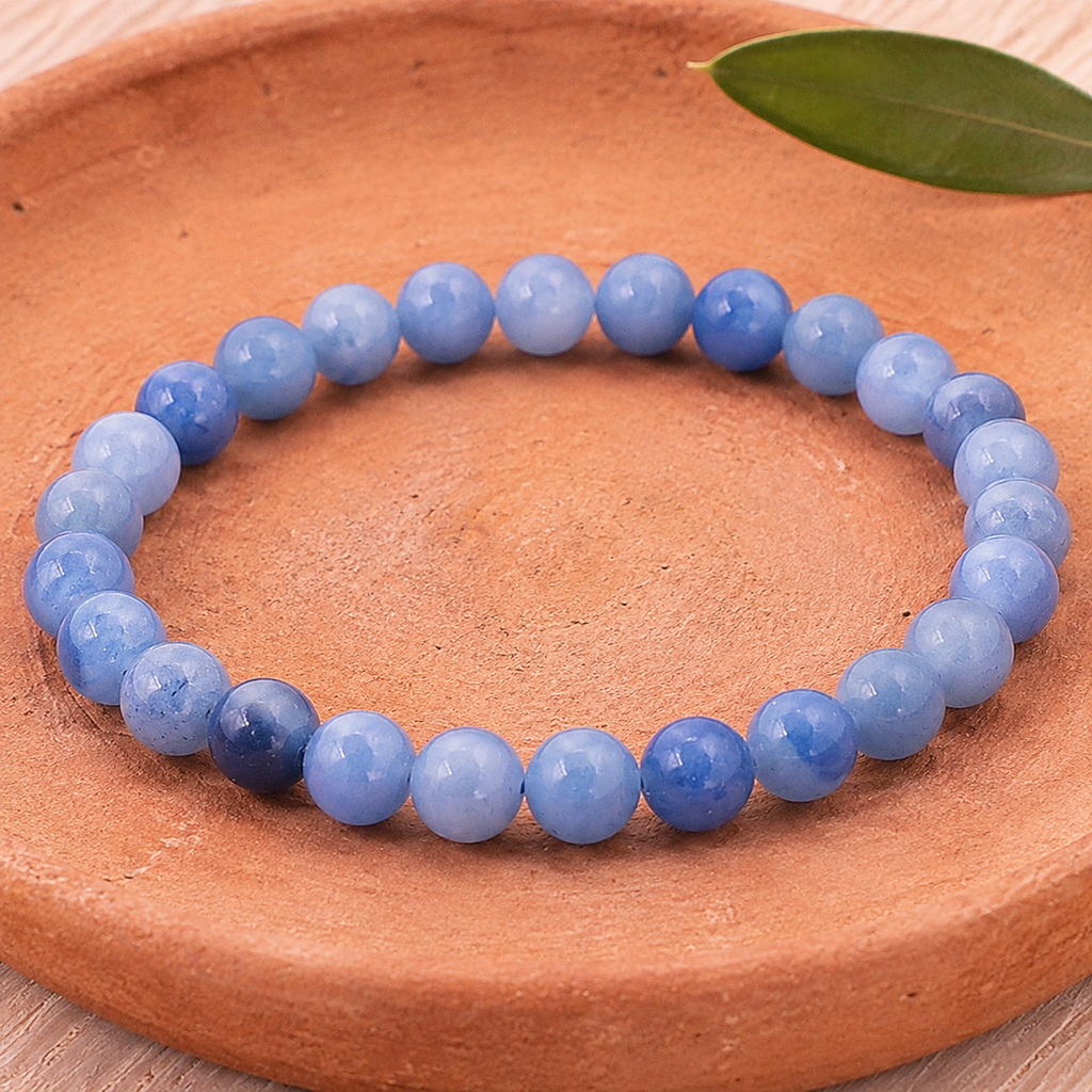 Bracelet en aventurine bleue - Perles de 6 mm en nature morte près d’un feuillage