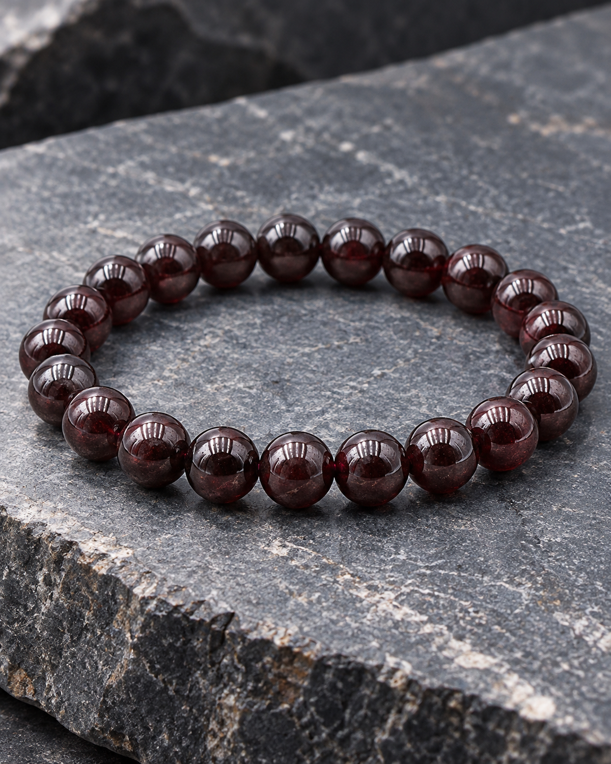 Bracelet en grenat rouge 8 mm, seconde vue complète avec ligne de perles visible