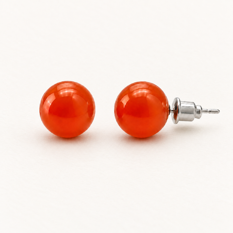 Boucles d'oreilles puces en cornaline - 10 mm sur fond Nacre MilAura