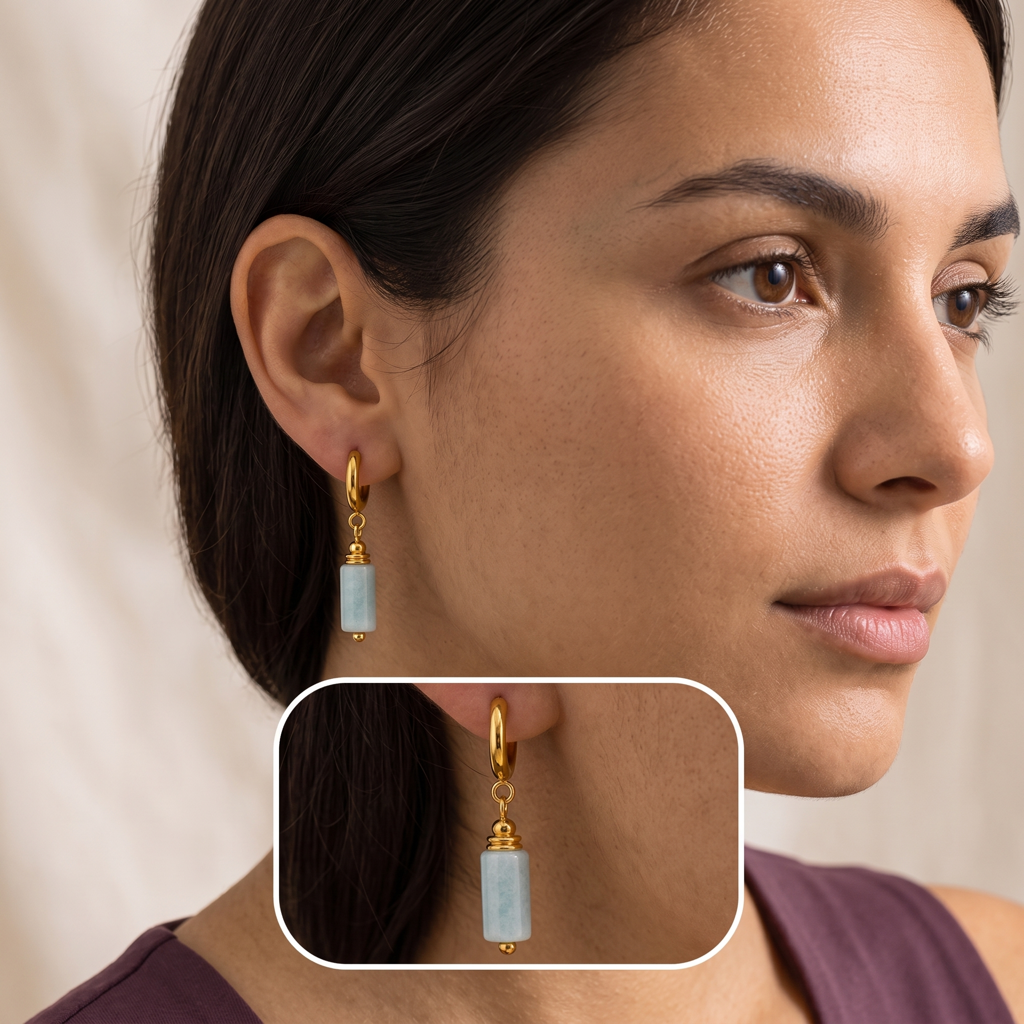 Boucles dorées en aigue-marine portées avec un encart rapproché issu de la même scène