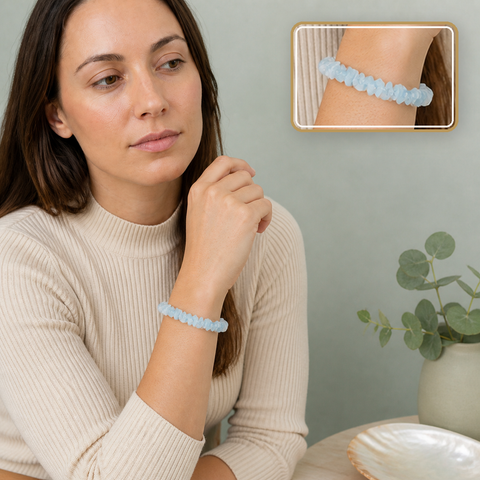 Bracelet baroque en aigue-marine du Brésil AA - 16 à 18 cm, mise en situation calme avec détail intégré