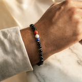Bracelet supporter français porté par un homme style premium