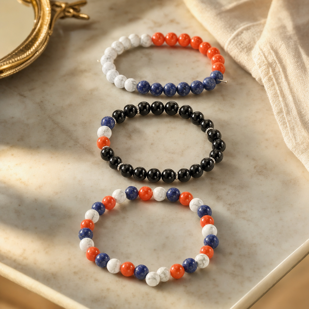 Bracelet supporter français posé dans une mise en scène premium