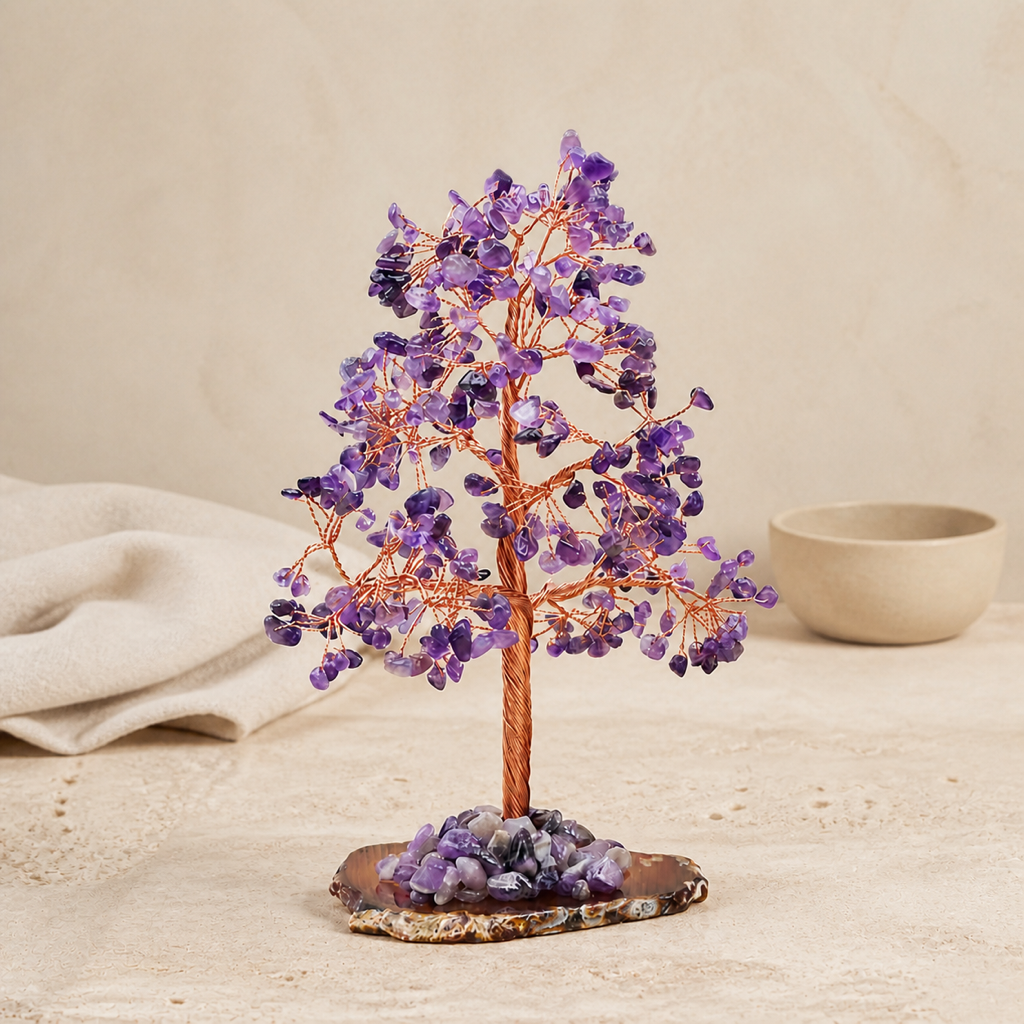 Arbre minéral en améthyste du Brésil - 150 à 200 mm dans un décor minéral sobre