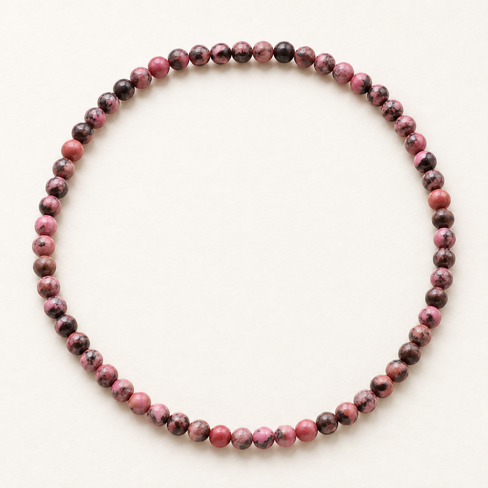 Collier en rhodonite de Madagascar 6 mm - 45 cm sur fond Nacre MilAura