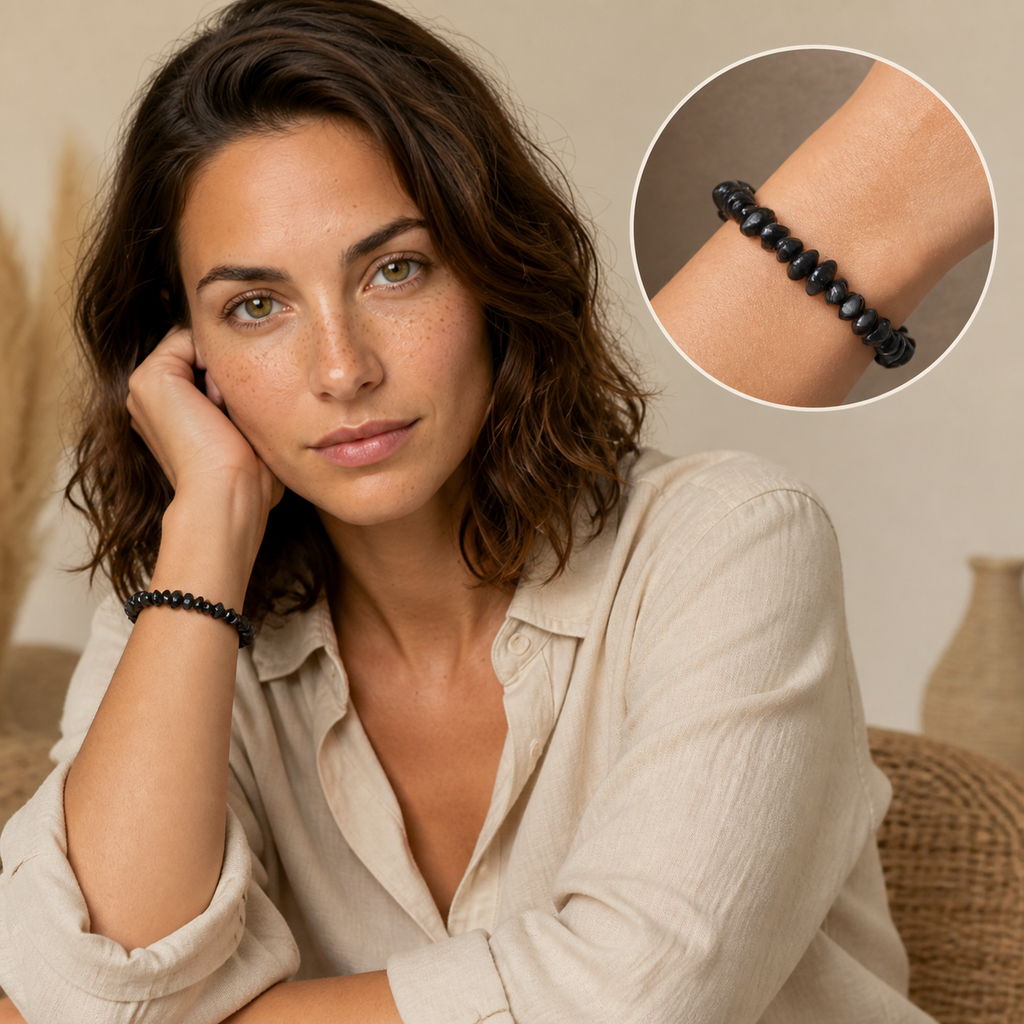 Chloé portant le bracelet avec encart zoom