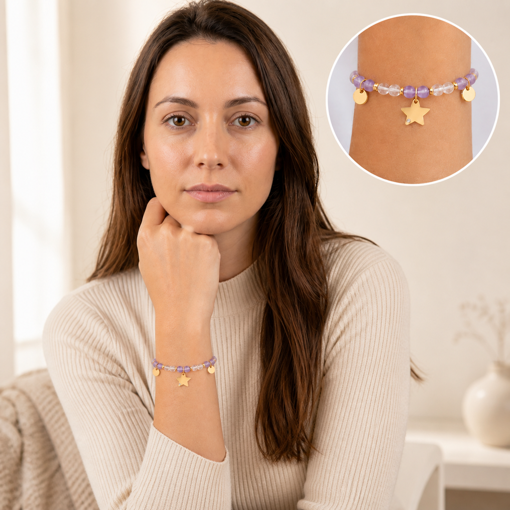 Elena portant le bracelet avec encart zoom