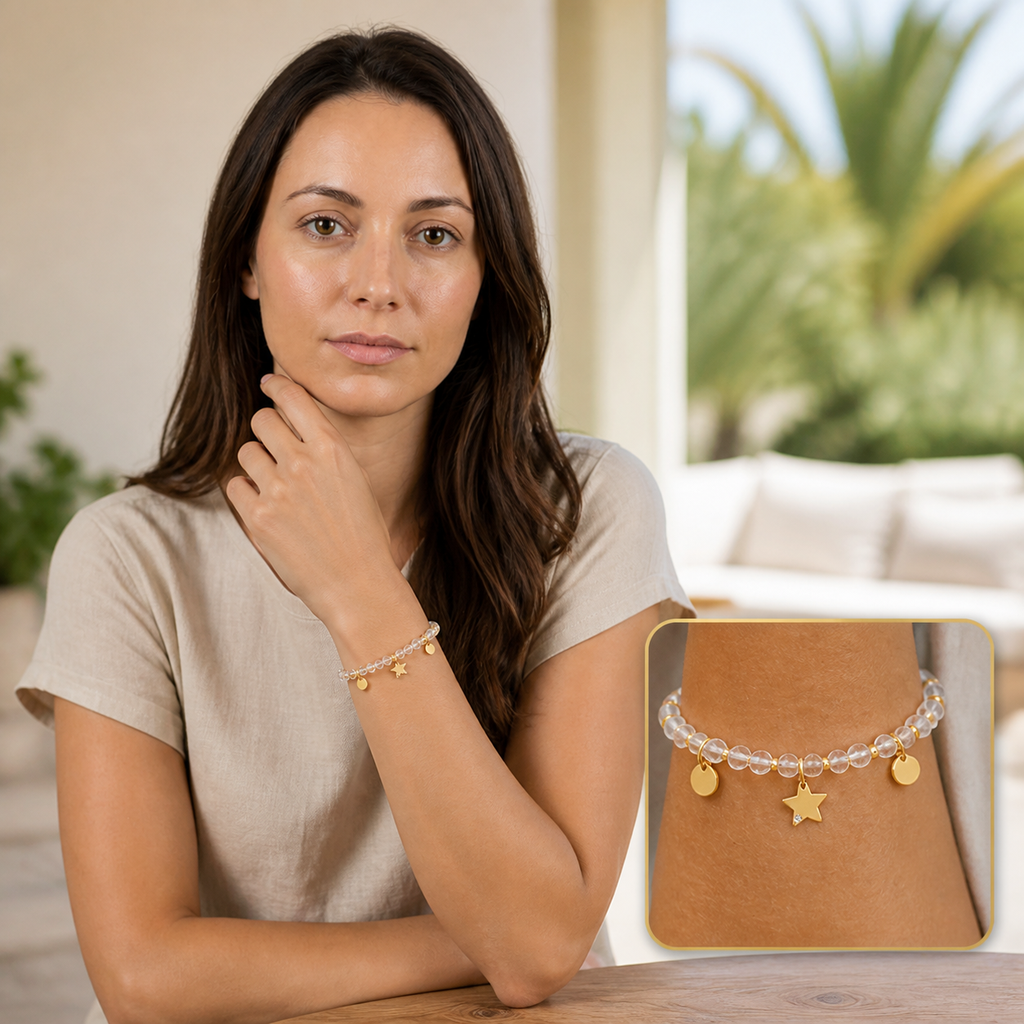 Elena portant le bracelet avec encart zoom