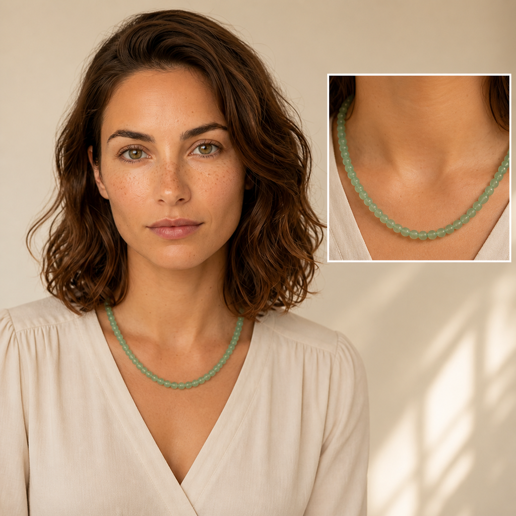 Chloé portant le collier avec encart zoom