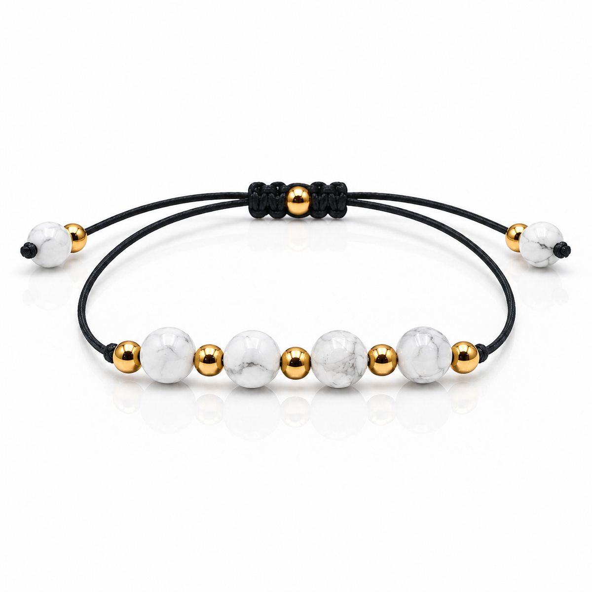 Détail technique du réglage et de la construction du bracelet doré en howlite blanche 6 mm