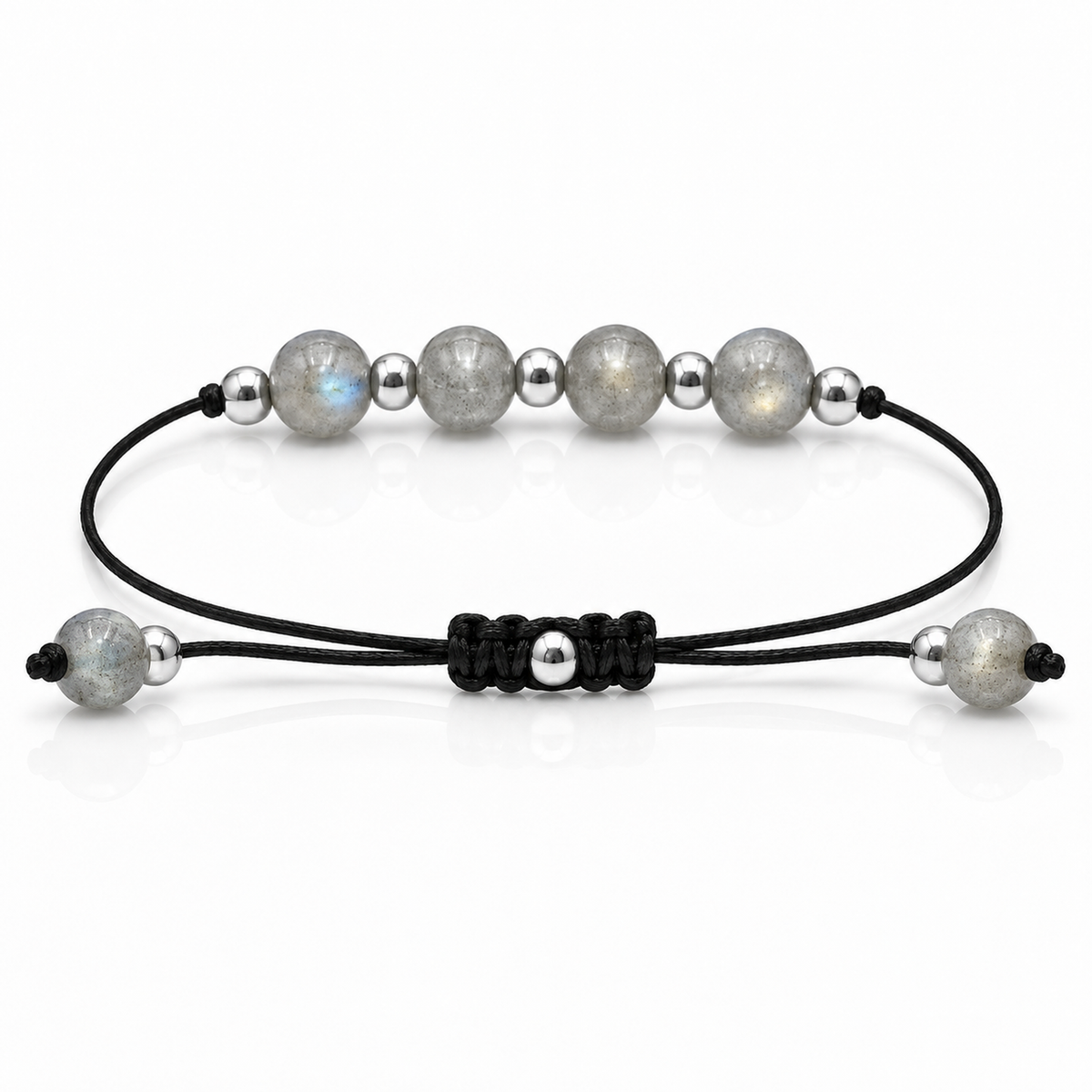 Détail technique du réglage et de la construction du bracelet argenté en labradorite 6 mm