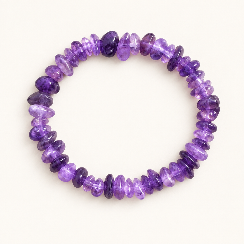 Bracelet baroque en améthyste du Brésil - 16 à 18 cm sur fond Nacre MilAura