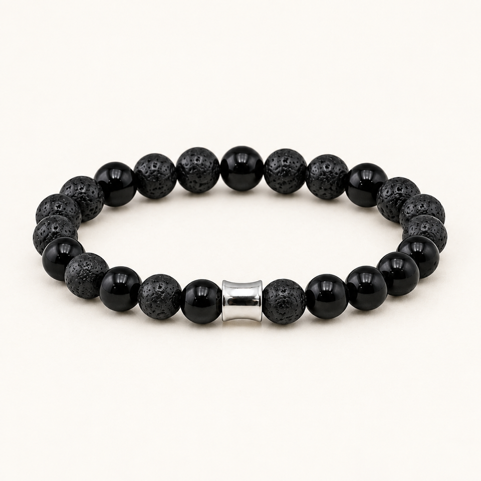 Bracelet Kahel argenté en onyx et pierre de lave 8 mm sur fond Nacre MilAura